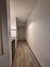 
                                                                                        Location
                                                                                         Studio environ 20 m², Non meublé