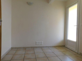 
                                                                                        Location
                                                                                         Studio équipé + garage