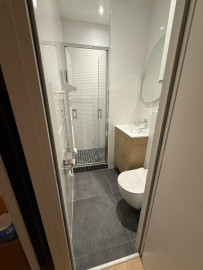 
                                                                                        Location
                                                                                         Studio fraîchement rénové et meublé 18m² au centre