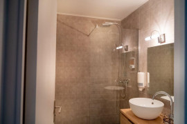 
                                                                                        Location
                                                                                         Studio Gare Saint Charles