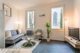 
                                                                                        Location
                                                                                         Studio intra muros