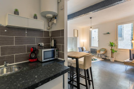 
                                                                                        Location
                                                                                         Studio intra muros
