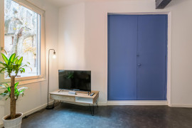 
                                                                                        Location
                                                                                         Studio intra muros