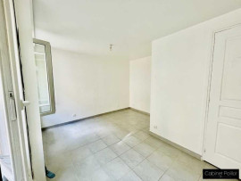 
                                                                                        Location
                                                                                         Studio Lambersart
