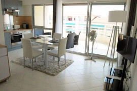 
                                                                                        Location
                                                                                         Studio larde vue sur la mer tout équipé.