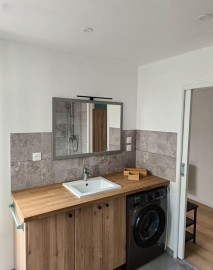 
                                                                                        Location
                                                                                         Studio lumineux 30m² tout équipé métro Robespierre