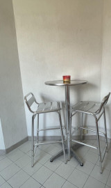 
                                                                                        Location
                                                                                         Studio lumineux