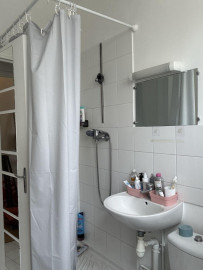 
                                                                                        Location
                                                                                         Studio lumineux avec vue dégagée