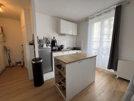 
                                                                                        Location
                                                                                         Studio lumineux avec vue dégagée