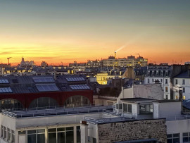 
                                                                                        Location
                                                                                         Studio lumineux avec vues, refait à neuf.