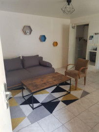 
                                                                                        Location
                                                                                         Studio LYON 8