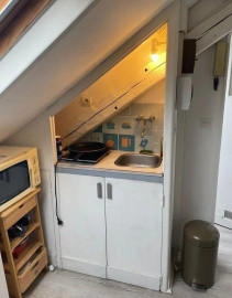
                                                                                        Location
                                                                                         Studio mansardé et meublé 14m² (carrez)