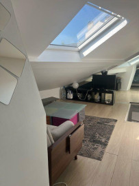 
                                                                                        Location
                                                                                         Studio mansarde refait à neuf