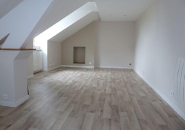 
                                                                                        Location
                                                                                         Studio Métro Voltaire sous les toits de Paris