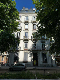 
                                                                                        Location
                                                                                         Studio meublé 12m² refait à neuf