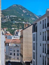 
                                                                                        Location
                                                                                         Studio meublé 14m2 centre-ville Grenoble