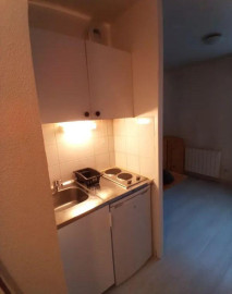 
                                                                                        Location
                                                                                         Studio meublé 17m²  très propre