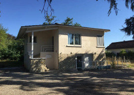 
                                                                                        Location
                                                                                         Studio meublé 20m2 près FAC, Hôpitaux, Europarc