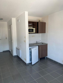 
                                                                                        Location
                                                                                         STUDIO meublé 20m2 Résidence ISIS CARRE DES HALLES