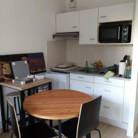 
                                                                                        Location
                                                                                         Studio meublé 22m² avec jardin privatif 19m²