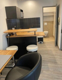 
                                                                                        Location
                                                                                         Studio meublé 22m² refait neuf Place des Cardeurs