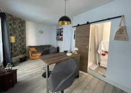 
                                                                                        Location
                                                                                         Studio meublé 22m2 entièrement rénové Coulée verte