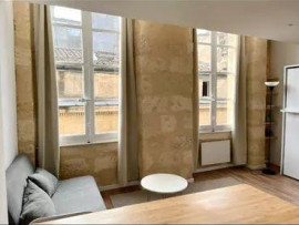 
                                                                                        Location
                                                                                         Studio meublé 25 m2 rénové à Bordeaux centre