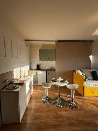 
                                                                                        Location
                                                                                         Studio meublé 25m² Place Jean Jaurès