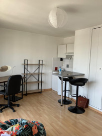 
                                                                                        Location
                                                                                         Studio meublé 26 m² avec PK, vue et calme – Nancy