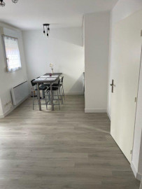 
                                                                                        Location
                                                                                         Studio meublé 26m2 entièrement refait à neuf