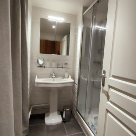 
                                                                                        Location
                                                                                         STUDIO MEUBLE 26m2+Mezzanine 8m2 
+Option Parking