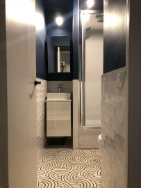 
                                                                                        Location
                                                                                         Studio meublé – 33 m² avec balcon et coin chambre