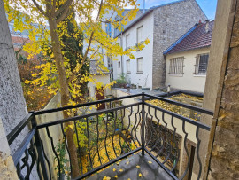 
                                                                                        Location
                                                                                         Studio meublé avec balcon  – Disponible de su