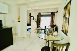 
                                                                                        Location
                                                                                         Studio meublé avec jardin, piscine et parking