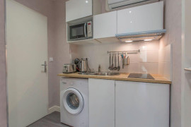 
                                                                                        Location
                                                                                         Studio meublé avec kitchenette. Prix tout compris.