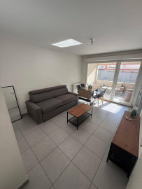 
                                                                                        Location
                                                                                         Studio meublé avec terrasse