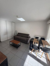 
                                                                                        Location
                                                                                         Studio meublé avec terrasse