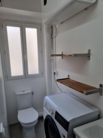 
                                                                                        Location
                                                                                         Studio meublé confortable et lumineux.