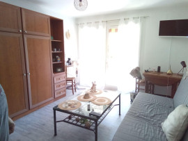 
                                                                                        Location
                                                                                         Studio meublé dans immeuble très calme