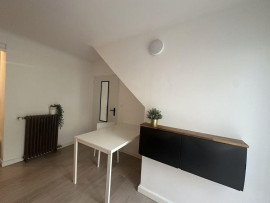 
                                                                                        Location
                                                                                         Studio Meublé donnant sur Jardin