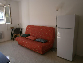 
                                                                                        Location
                                                                                         Studio meublé en rez de jardin a qq pas des facs