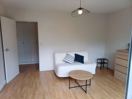 
                                                                                        Location
                                                                                         Studio meublé ensoleillé proche commerce transport