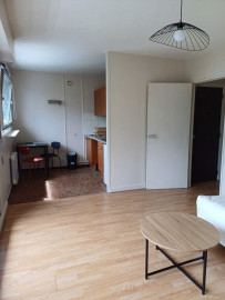 
                                                                                        Location
                                                                                         Studio meublé ensoleillé proche commerce transport