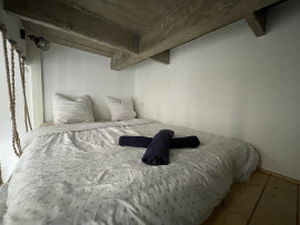 
                                                                                        Location
                                                                                         Studio meublé, entièrement rénové