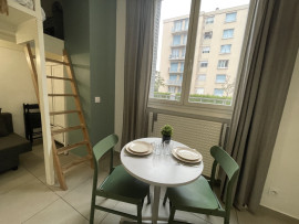 
                                                                                        Location
                                                                                         Studio meublé, entièrement rénové