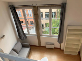 
                                                                                        Location
                                                                                         Studio meublé entièrement rénové de 40 m2