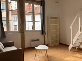 
                                                                                        Location
                                                                                         Studio meublé entièrement rénové de 40 m2