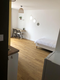 
                                                                                        Location
                                                                                         Studio meublé et entièrement rénové Centre Gare