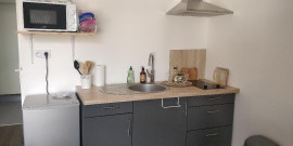 
                                                                                        Location
                                                                                         Studio meublé, lave/sèche linge et internet