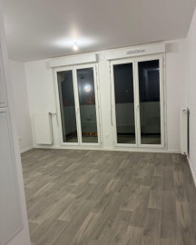 
                                                                                        Location
                                                                                         Studio meublé neuf avec balcon